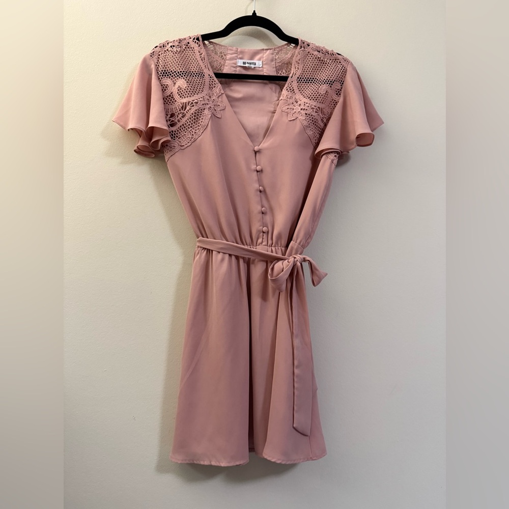 BB DAKOTA by Steve‎ Madden Flutter Sleeve Lace Mini Dress in Soft Pink - S